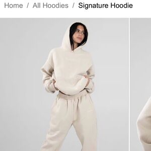 COMFRT set - Signature Hoodie and Signature Sweatpants